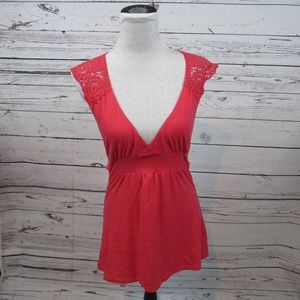 Eyeshadow reddish pink v-neck crochet trim top